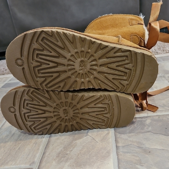 NWOT UGG Tan Winter Boots - Picture 4 of 10